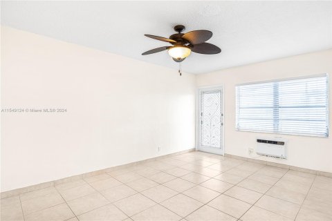 Copropriété à vendre à Hallandale Beach, Floride: 1 chambre, 68.38 m2 № 1059670 - photo 8