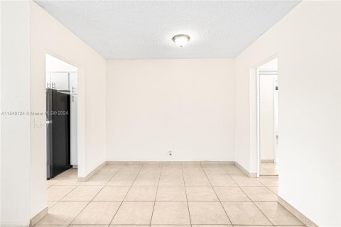 Condo in Hallandale Beach, Florida, 1 bedroom  № 1059670 - photo 11