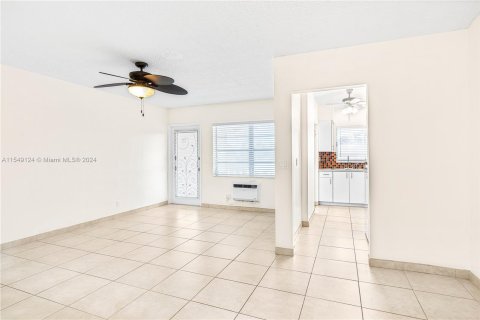 Copropriété à vendre à Hallandale Beach, Floride: 1 chambre, 68.38 m2 № 1059670 - photo 9