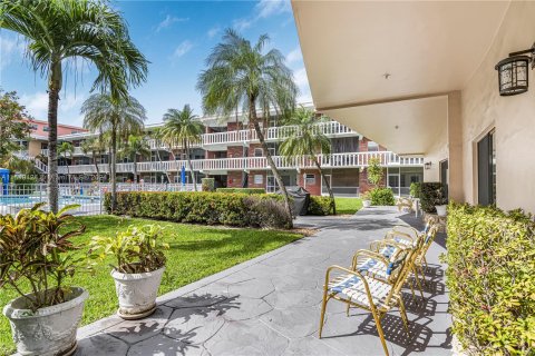 Copropriété à vendre à Hallandale Beach, Floride: 1 chambre, 68.38 m2 № 1059670 - photo 15