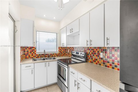 Copropriété à vendre à Hallandale Beach, Floride: 1 chambre, 68.38 m2 № 1059670 - photo 13