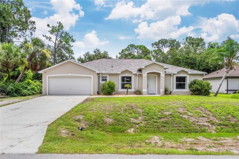 House in North Port, Florida 3 bedrooms, 187.66 sq.m. № 1267862 - photo 1