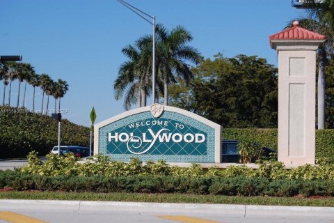 Condominio en venta en Hollywood, Florida, 2 dormitorios, 111.02 m2 № 1076441 - foto 9