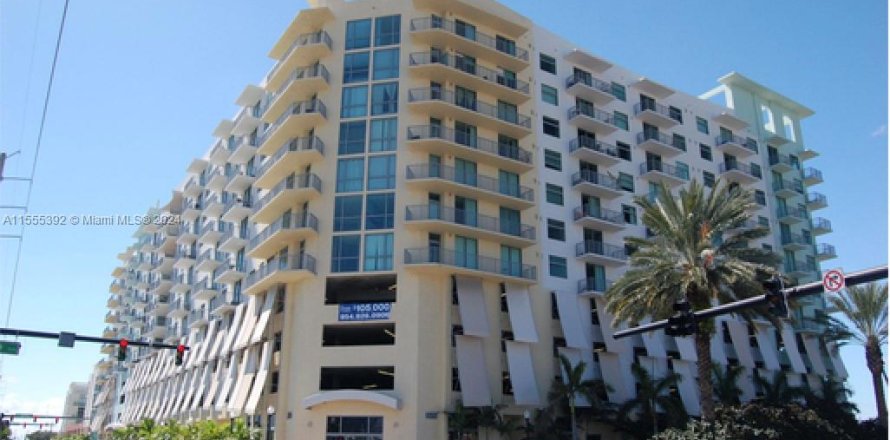 Condominio en Hollywood, Florida, 2 dormitorios  № 1076441