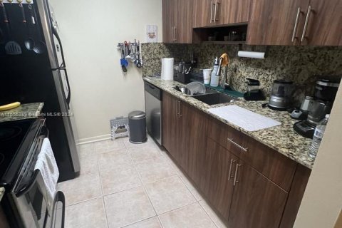 Condominio en venta en Pembroke Pines, Florida, 1 dormitorio, 54.35 m2 № 1076440 - foto 2