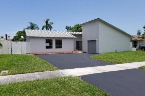 House in Deerfield Beach, Florida 3 bedrooms, 155.24 sq.m. № 1163010 - photo 18