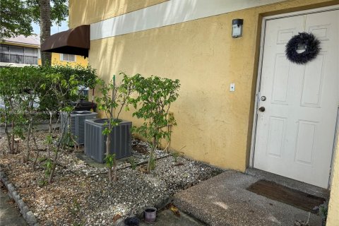 Condo in Oakland Park, Florida, 2 bedrooms  № 1351681 - photo 4