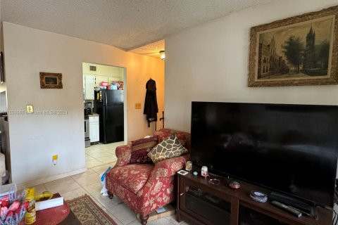 Condo in Oakland Park, Florida, 2 bedrooms  № 1351681 - photo 9