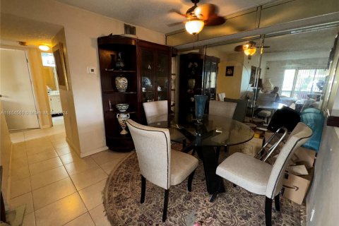 Condo in Oakland Park, Florida, 2 bedrooms  № 1351681 - photo 12