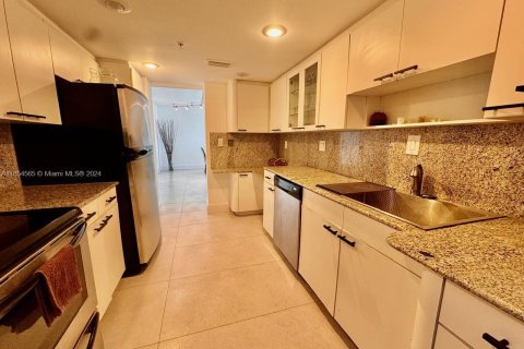 Condo in Miami Beach, Florida, 2 bedrooms  № 1351680 - photo 2