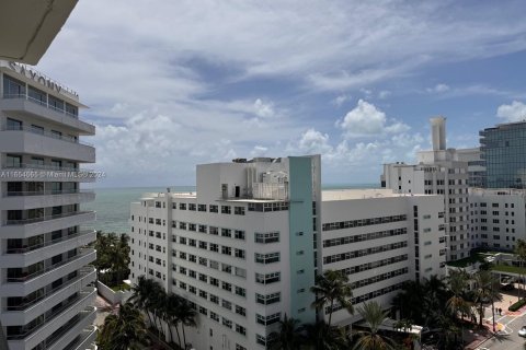 Condo in Miami Beach, Florida, 2 bedrooms  № 1351680 - photo 22