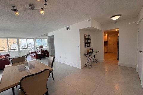 Condo in Miami Beach, Florida, 2 bedrooms  № 1351680 - photo 6