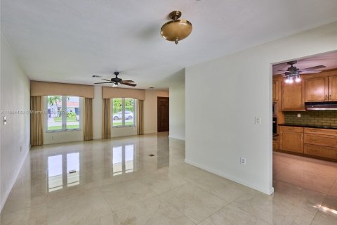 Villa ou maison à vendre à Miami, Floride: 3 chambres, 158.31 m2 № 1351675 - photo 12