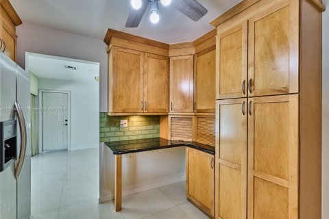 Casa en venta en Miami, Florida, 3 dormitorios, 158.31 m2 № 1351675 - foto 15