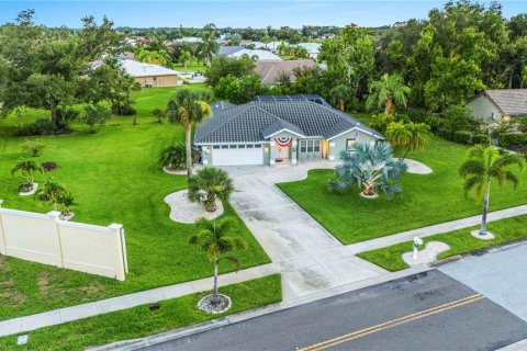 Villa ou maison à vendre à North Port, Floride: 3 chambres, 166.11 m2 № 1265238 - photo 2