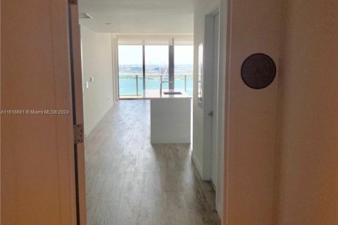 Condo in Miami, Florida, 2 bedrooms  № 1270995 - photo 12