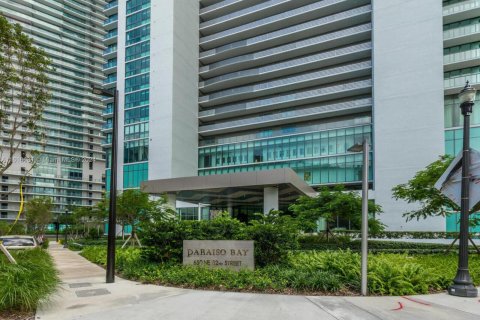 Condo in Miami, Florida, 2 bedrooms  № 1270995 - photo 2