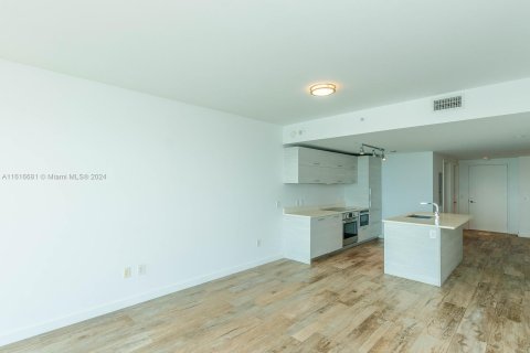 Condo in Miami, Florida, 2 bedrooms  № 1270995 - photo 24