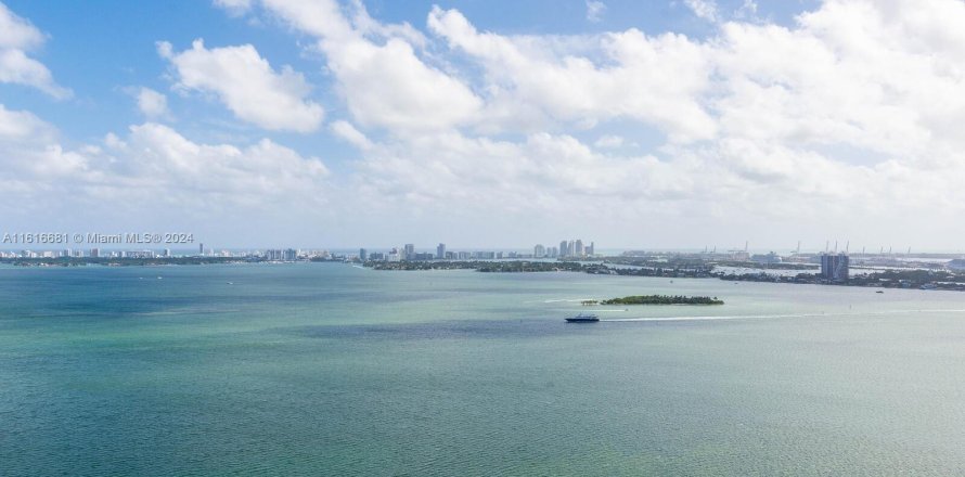 Condo in Miami, Florida, 2 bedrooms  № 1270995