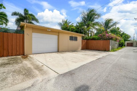 Villa ou maison à vendre à West Palm Beach, Floride: 4 chambres, 193.05 m2 № 1168862 - photo 1