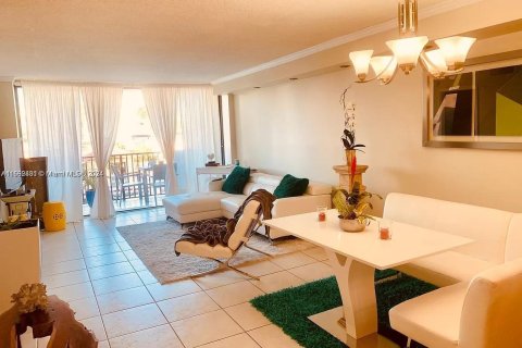 Condo in North Miami Beach, Florida, 1 bedroom  № 1370953 - photo 15