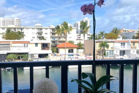 Condo in North Miami Beach, Florida, 1 bedroom  № 1370953 - photo 2