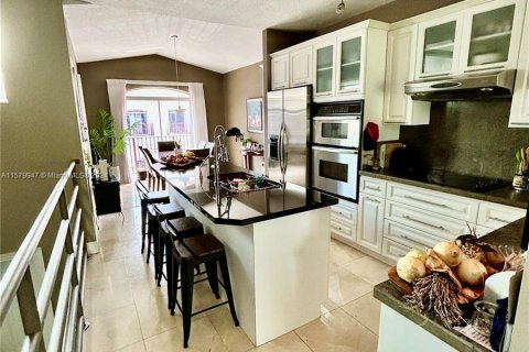 Adosado en venta en Miami, Florida, 3 dormitorios, 166.3 m2 № 1370472 - foto 7