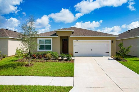 Villa ou maison à louer à Lake Alfred, Floride: 4 chambres, 171.96 m2 № 1359909 - photo 1