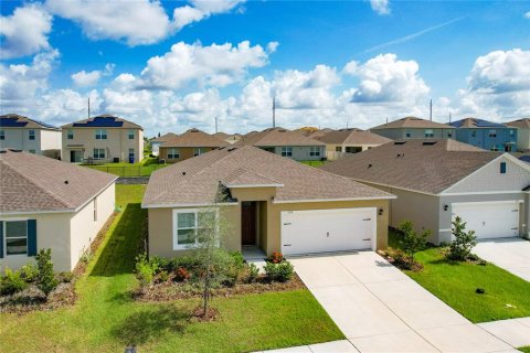 Villa ou maison à louer à Lake Alfred, Floride: 4 chambres, 171.96 m2 № 1359909 - photo 4