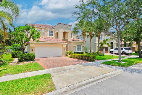 Villa ou maison à vendre à Miramar, Floride: 5 chambres, 336.77 m2 № 1241944 - photo 1