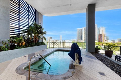 Condo in Miami, Florida, 2 bedrooms  № 1241942 - photo 18