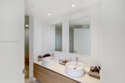 Condo in Miami, Florida, 2 bedrooms  № 1241942 - photo 7