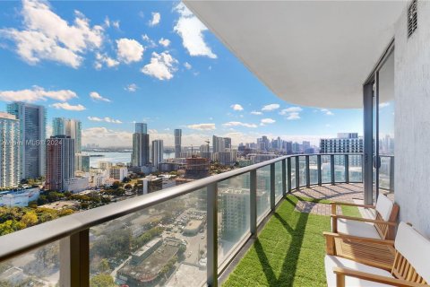 Condo in Miami, Florida, 2 bedrooms  № 1241942 - photo 10