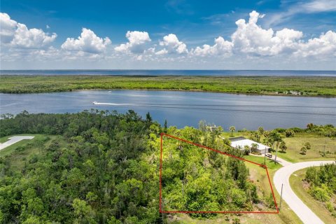 Terreno en venta en Port Charlotte, Florida № 1264077 - foto 1