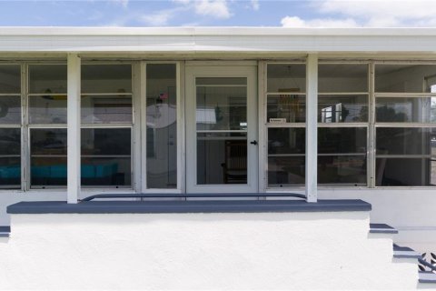 House in Okeechobee, Florida 2 bedrooms, 69.12 sq.m. № 1275116 - photo 9