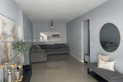 Villa ou maison à louer à Miami, Floride: 3 chambres, 130.81 m2 № 1356679 - photo 11