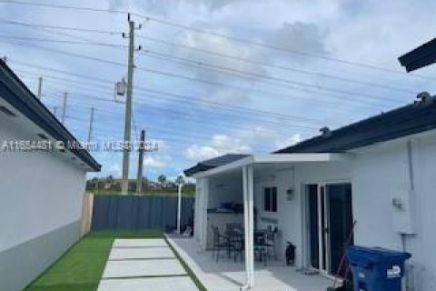 Casa en alquiler en Miami, Florida, 3 dormitorios, 130.81 m2 № 1356679 - foto 8