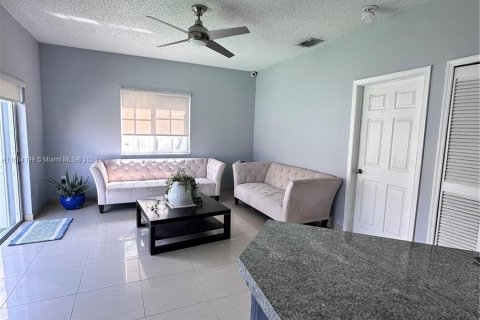 House in Miami, Florida 4 bedrooms, 220.83 sq.m. № 1356678 - photo 28