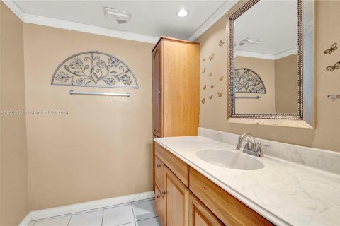 Condo in Miami, Florida, 2 bedrooms  № 1356676 - photo 22