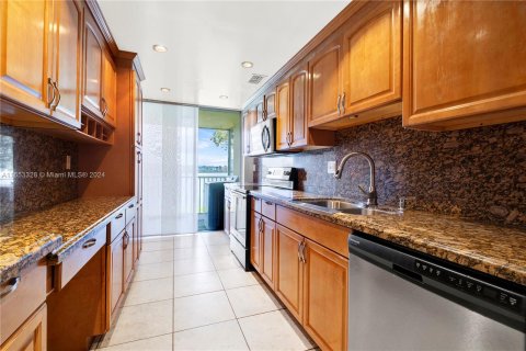 Copropriété à vendre à Miami, Floride: 2 chambres, 151.71 m2 № 1356676 - photo 1