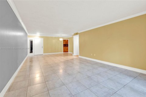 Condo in Miami, Florida, 2 bedrooms  № 1356676 - photo 5