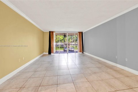 Condo in Miami, Florida, 2 bedrooms  № 1356676 - photo 3