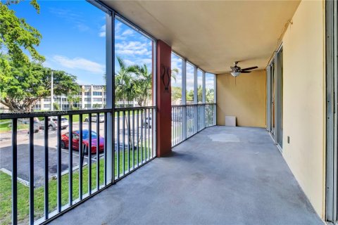 Condo in Miami, Florida, 2 bedrooms  № 1356676 - photo 25