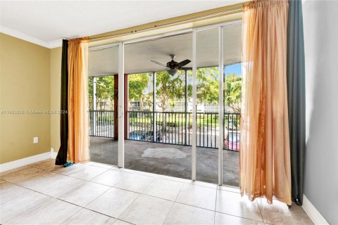 Condo in Miami, Florida, 2 bedrooms  № 1356676 - photo 6