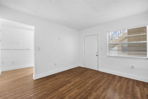 Apartamento en alquiler en North Miami Beach, Florida, 1 dormitorio № 1356677 - foto 4