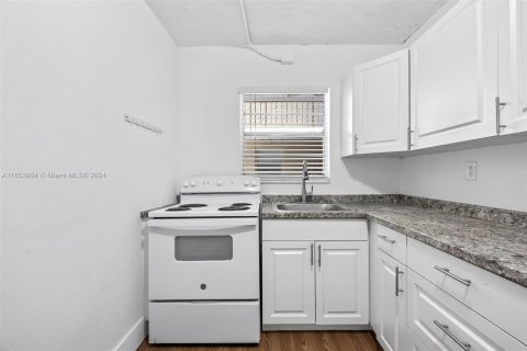 Apartamento en alquiler en North Miami Beach, Florida, 1 dormitorio № 1356677 - foto 1