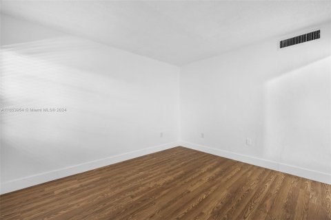 Apartamento en alquiler en North Miami Beach, Florida, 1 dormitorio № 1356677 - foto 7