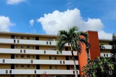 Condominio en venta en Miami, Florida, 1 dormitorio, 63.73 m2 № 1356722 - foto 2