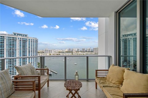 Condominio en venta en North Miami Beach, Florida, 2 dormitorios, 168.8 m2 № 1072186 - foto 1