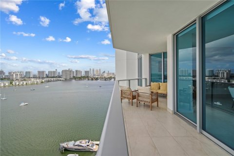 Condominio en venta en North Miami Beach, Florida, 2 dormitorios, 168.8 m2 № 1072186 - foto 27